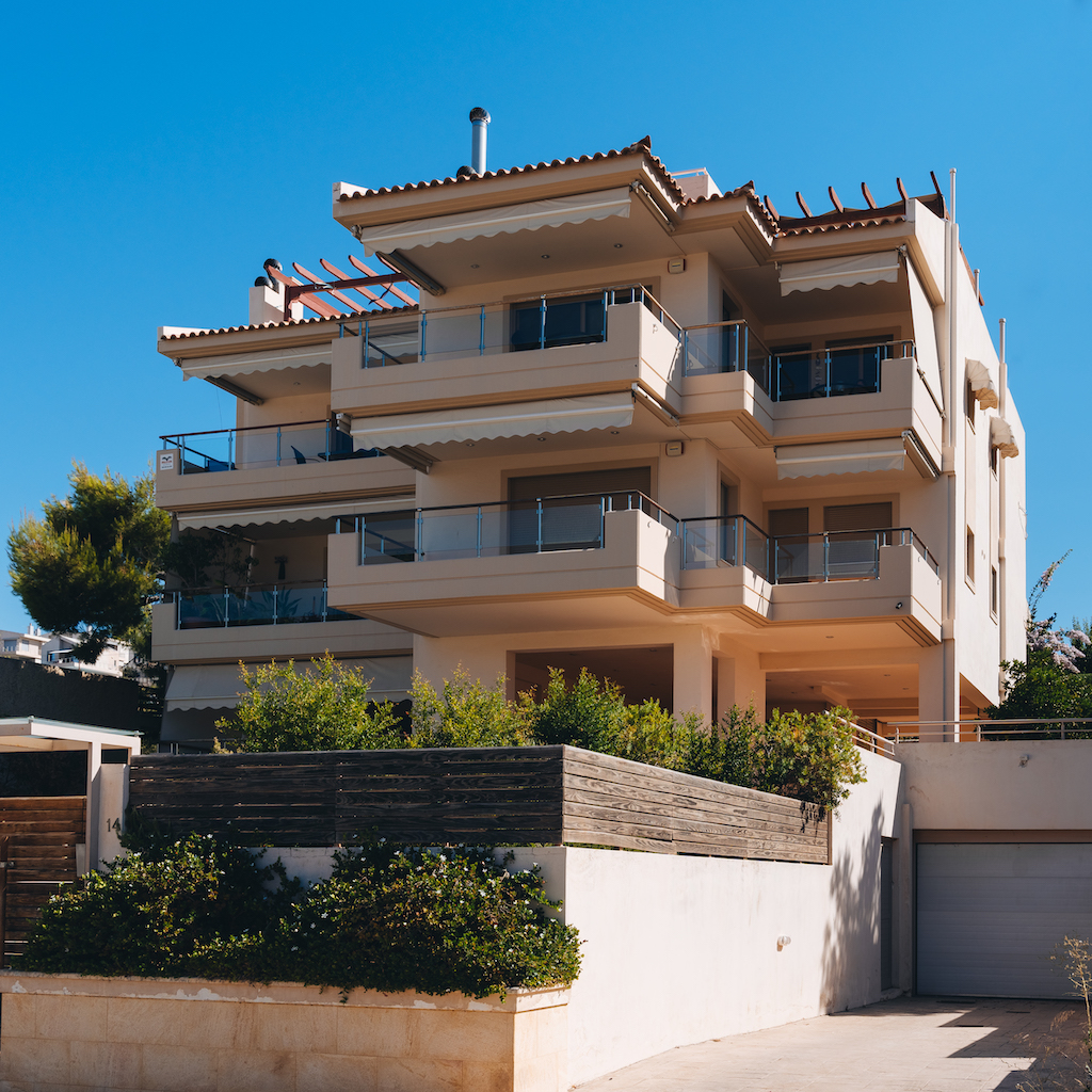 [ LAOURAKIS CONSTRUCTIONS ]