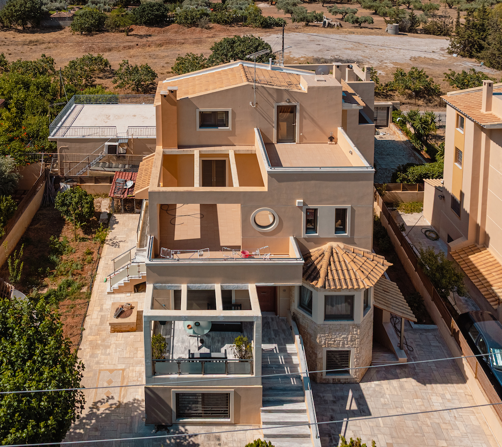 [ LAOURAKIS CONSTRUCTIONS ]